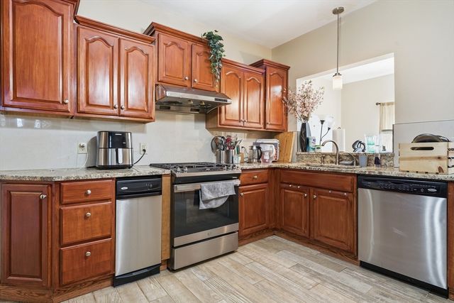 31 Church St 31, Mansfield, MA 02048