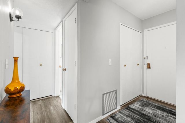 4120 Parklawn Avenue 231, Edina, MN 55435