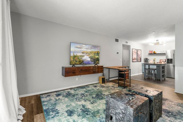 4120 Parklawn Avenue 231, Edina, MN 55435