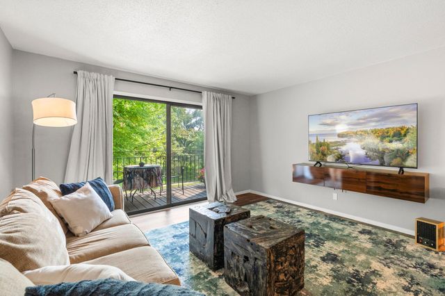 4120 Parklawn Avenue 231, Edina, MN 55435