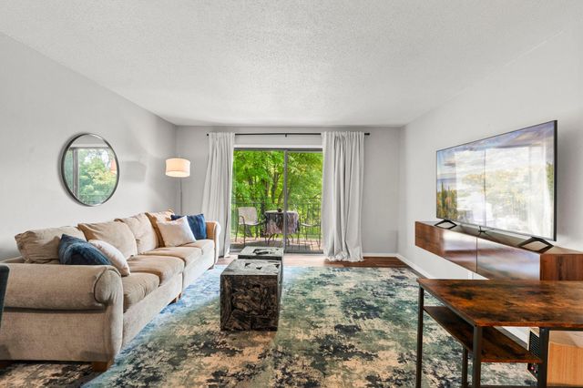 4120 Parklawn Avenue 231, Edina, MN 55435