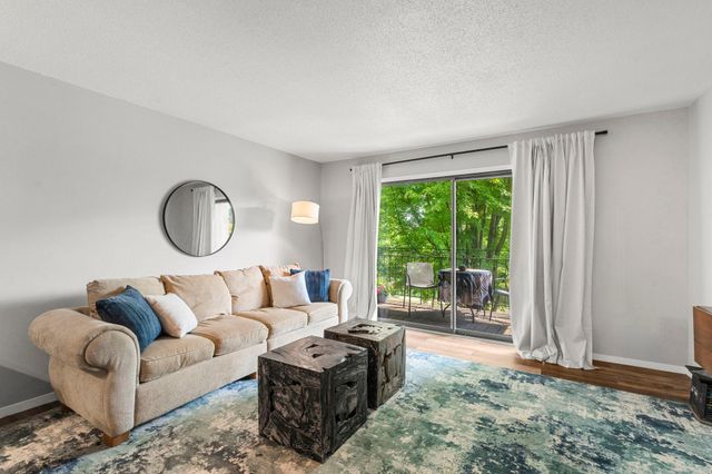 4120 Parklawn Avenue 231, Edina, MN 55435