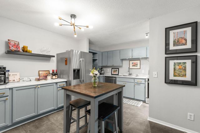 4120 Parklawn Avenue 231, Edina, MN 55435