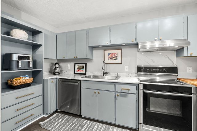 4120 Parklawn Avenue 231, Edina, MN 55435