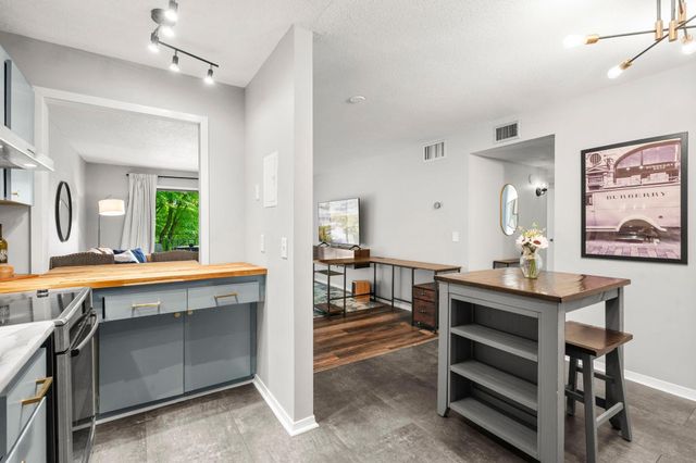 4120 Parklawn Avenue 231, Edina, MN 55435