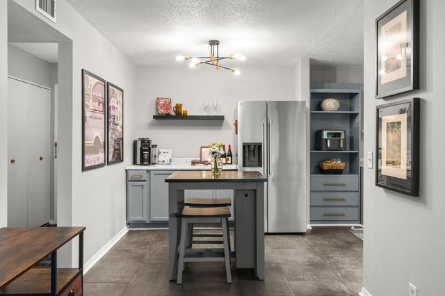 4120 Parklawn Avenue 231, Edina, MN 55435