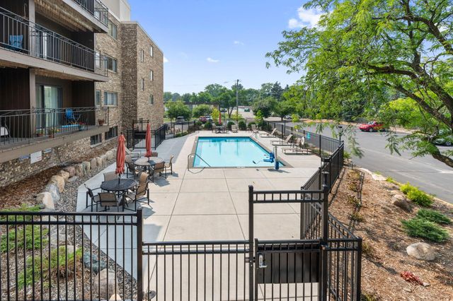 4120 Parklawn Avenue 231, Edina, MN 55435