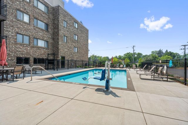 4120 Parklawn Avenue 231, Edina, MN 55435
