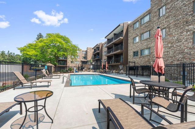 4120 Parklawn Avenue 231, Edina, MN 55435