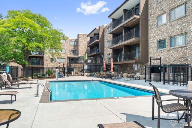 4120 Parklawn Avenue 231, Edina, MN 55435