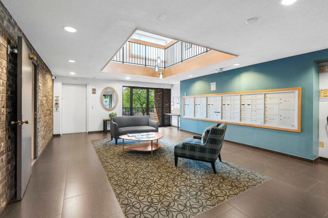 4120 Parklawn Avenue 231, Edina, MN 55435