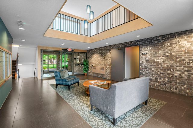 4120 Parklawn Avenue 231, Edina, MN 55435