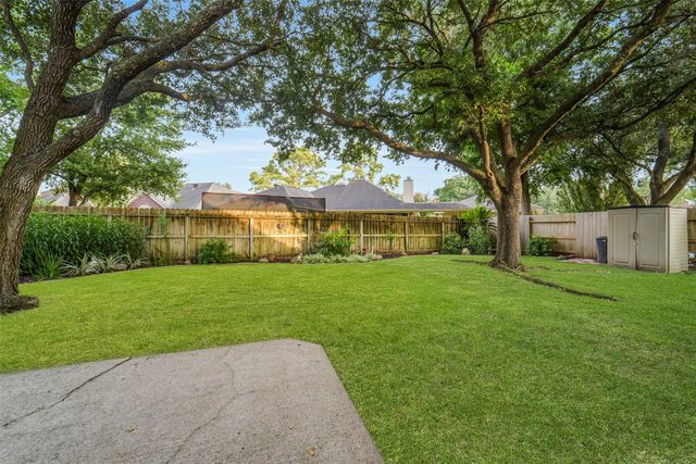 6702 Springcrest Drive, Sugar Land, TX 77479