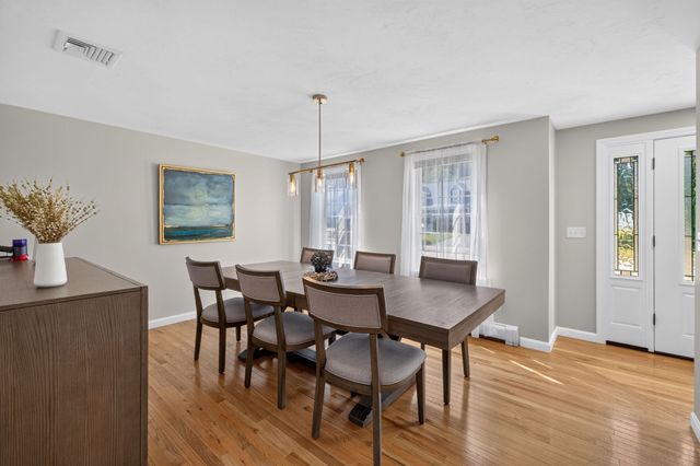 68 Metacomet Ave, Taunton, MA 02718