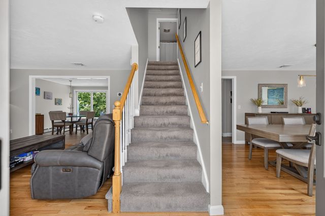68 Metacomet Ave, Taunton, MA 02718