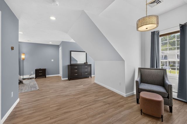 68 Metacomet Ave, Taunton, MA 02718