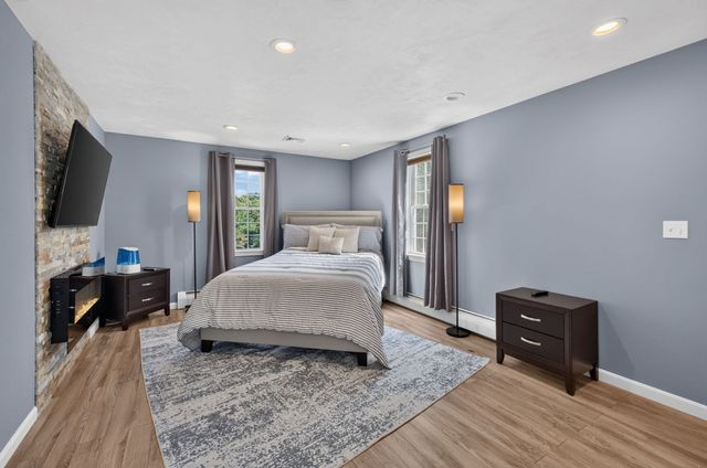 68 Metacomet Ave, Taunton, MA 02718