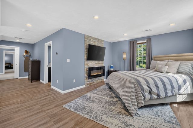68 Metacomet Ave, Taunton, MA 02718