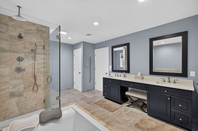 68 Metacomet Ave, Taunton, MA 02718