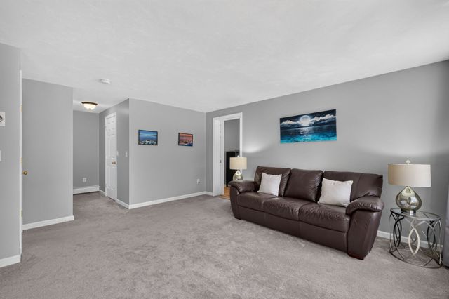 68 Metacomet Ave, Taunton, MA 02718
