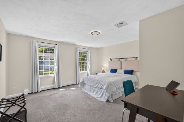 68 Metacomet Ave, Taunton, MA 02718