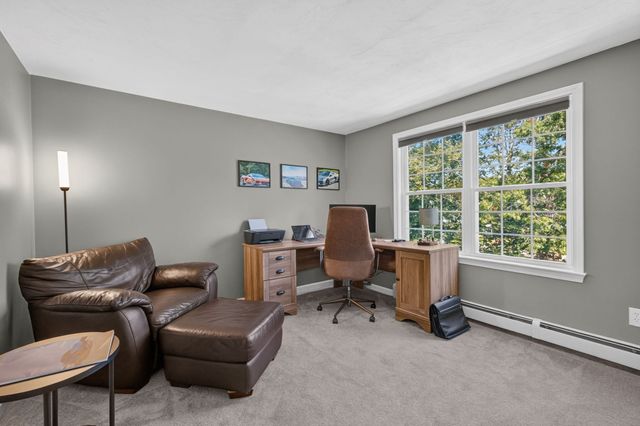 68 Metacomet Ave, Taunton, MA 02718