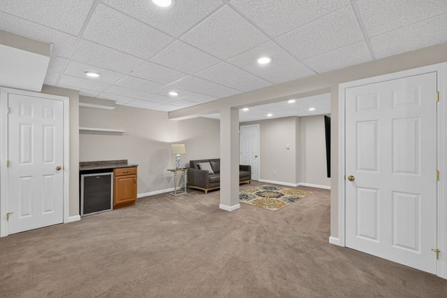 68 Metacomet Ave, Taunton, MA 02718