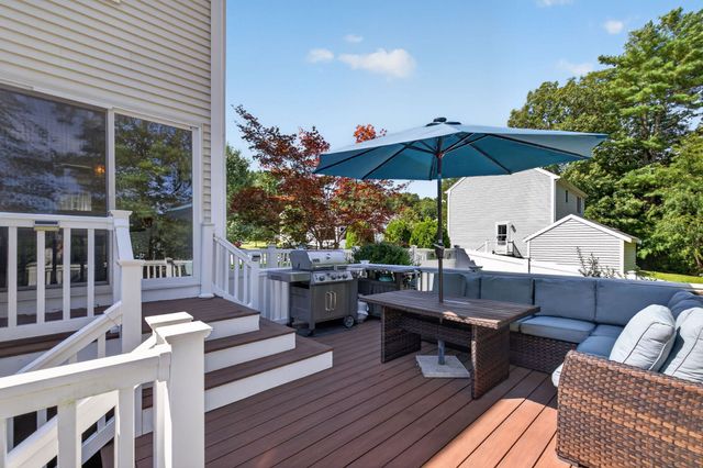 68 Metacomet Ave, Taunton, MA 02718