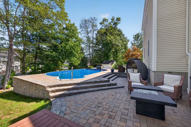 68 Metacomet Ave, Taunton, MA 02718