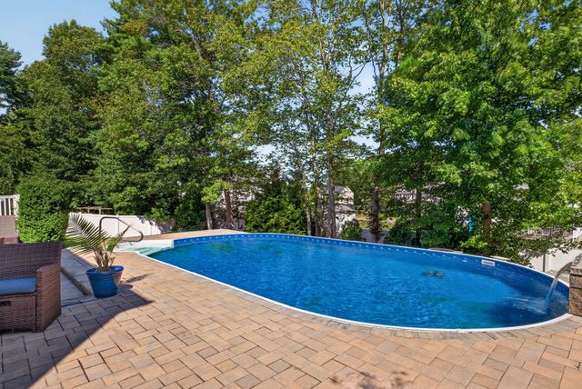 68 Metacomet Ave, Taunton, MA 02718