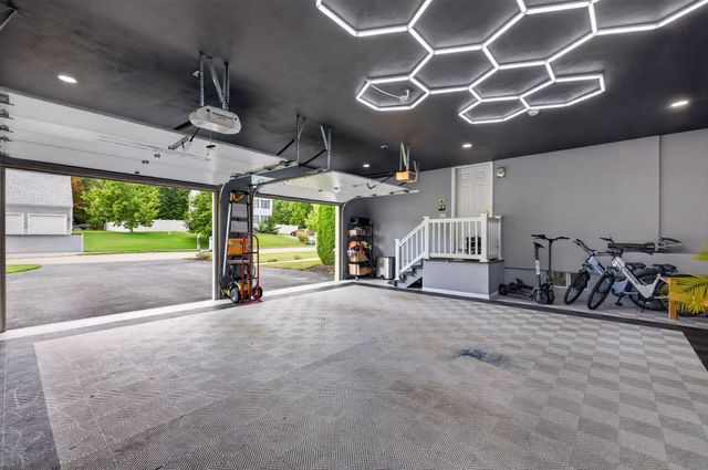 68 Metacomet Ave, Taunton, MA 02718