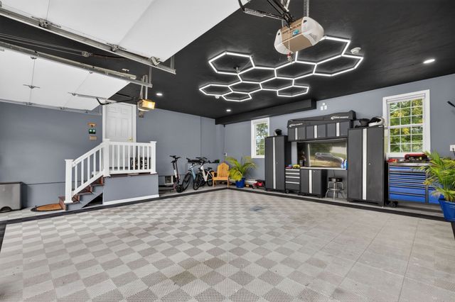 68 Metacomet Ave, Taunton, MA 02718