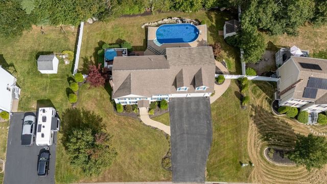 68 Metacomet Ave, Taunton, MA 02718