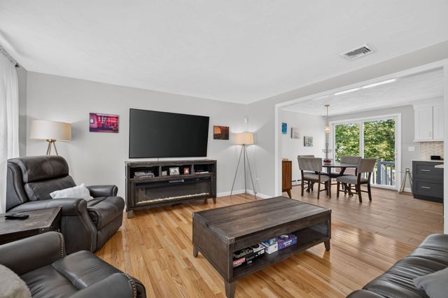 68 Metacomet Ave, Taunton, MA 02718