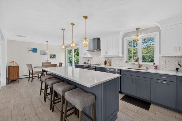 68 Metacomet Ave, Taunton, MA 02718