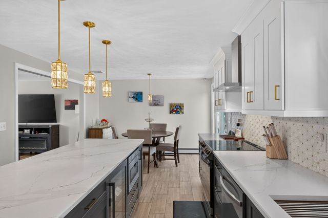 68 Metacomet Ave, Taunton, MA 02718