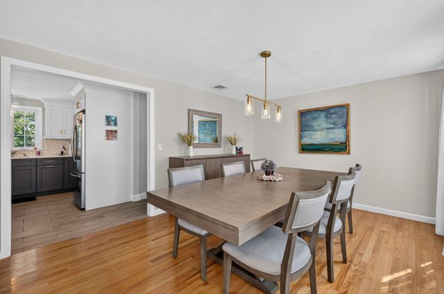 68 Metacomet Ave, Taunton, MA 02718