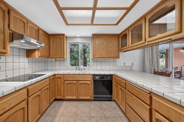 6460 Topaz Dr, Pollock Pines, CA 95726