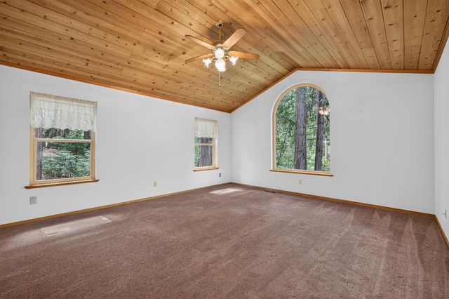 6460 Topaz Dr, Pollock Pines, CA 95726