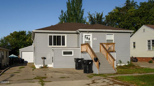1116 15th Street N, Bismarck, ND 58501 property photo