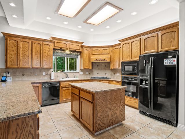 16389 Monreal Road, Madera, CA 93636