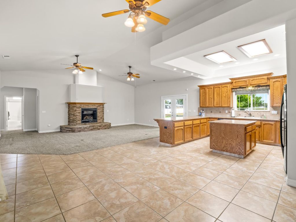 Image 16 of property listing at 16389 Monreal Road, Madera, CA 93636