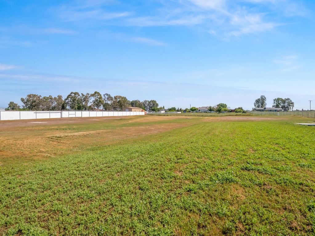 Image 41 of property listing at 16389 Monreal Road, Madera, CA 93636