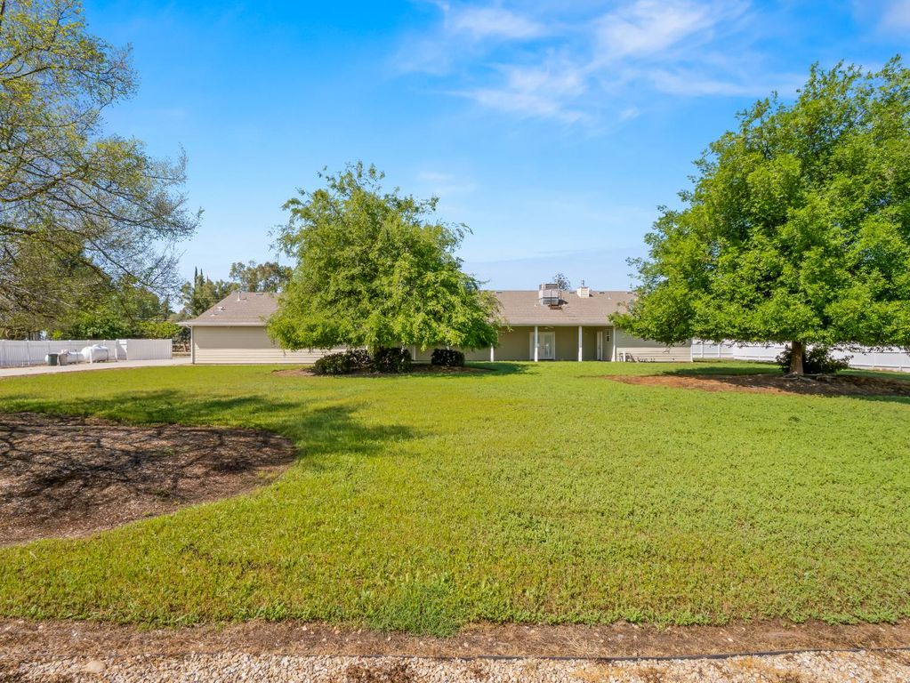 Image 42 of property listing at 16389 Monreal Road, Madera, CA 93636