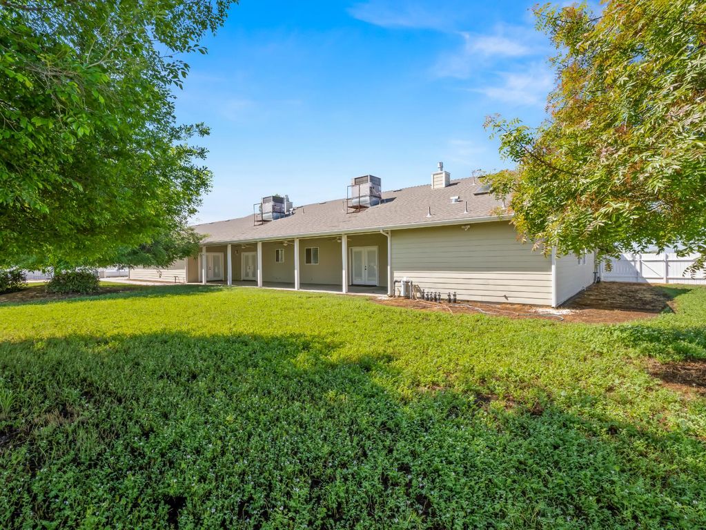 Image 44 of property listing at 16389 Monreal Road, Madera, CA 93636