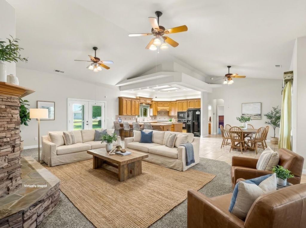 Image 5 of property listing at 16389 Monreal Road, Madera, CA 93636