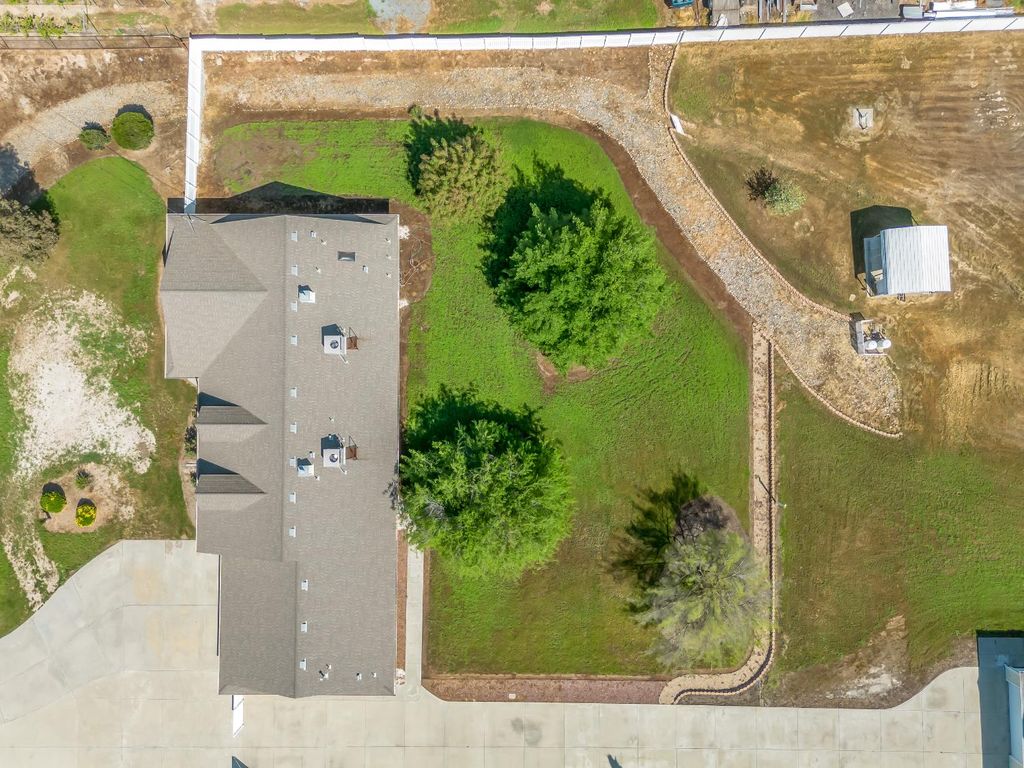 Image 50 of property listing at 16389 Monreal Road, Madera, CA 93636