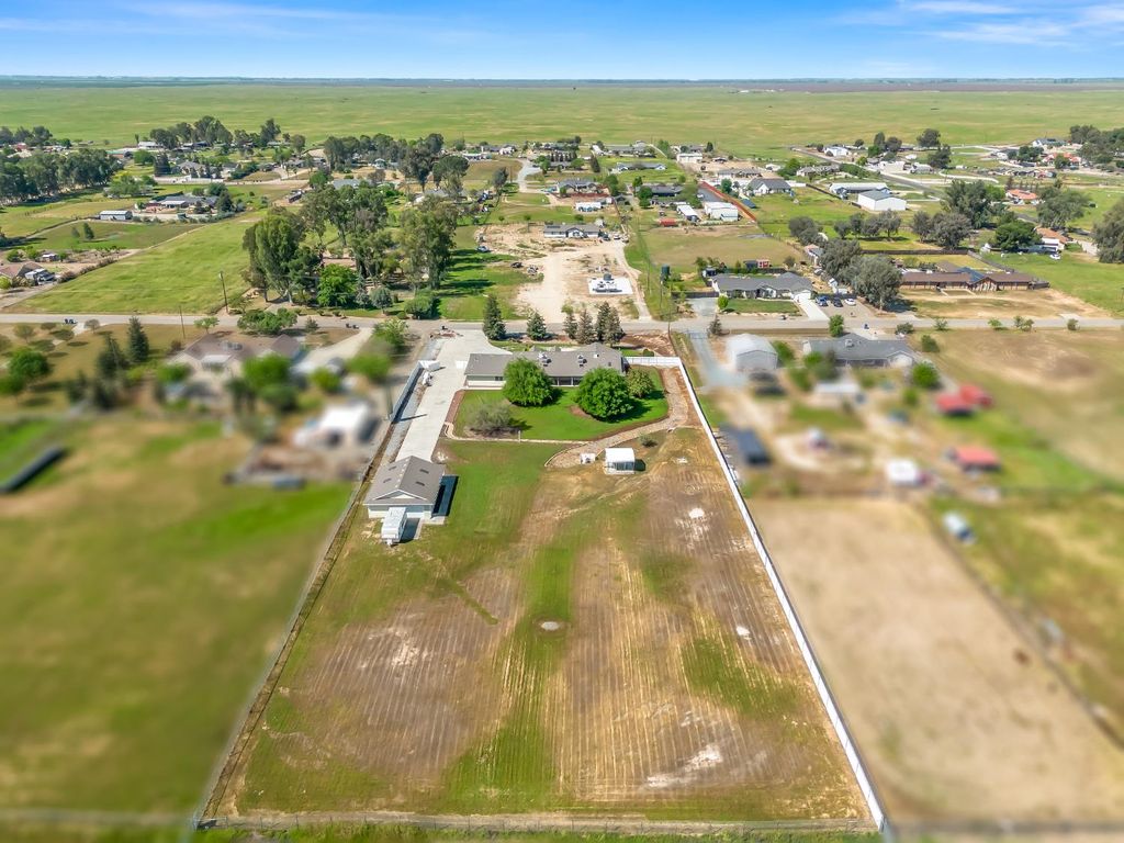 Image 52 of property listing at 16389 Monreal Road, Madera, CA 93636