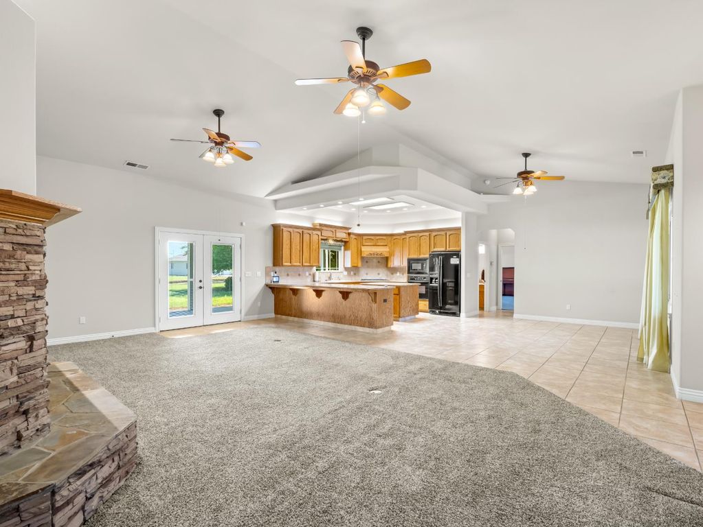 Image 6 of property listing at 16389 Monreal Road, Madera, CA 93636