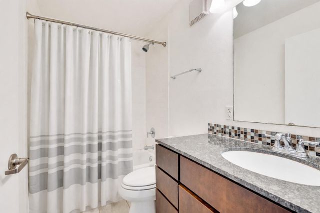 2200 Dickson DR 217, Austin, TX 78704